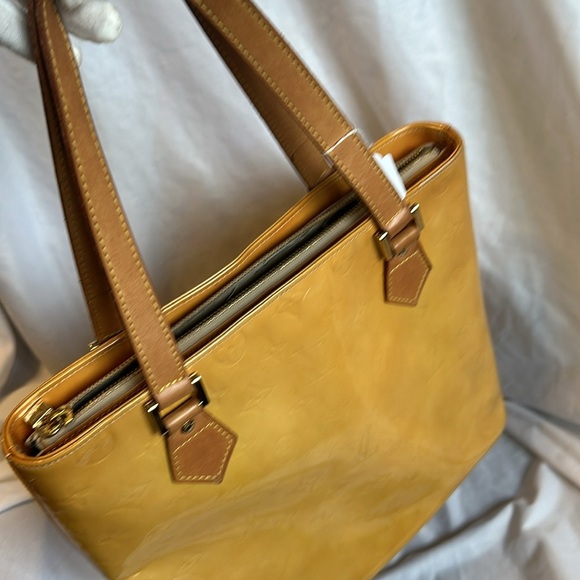 Louis Vuitton Vernis Purse: pre-loved. Beautiful bag. Date code LW0030 - Picture 3 of 14